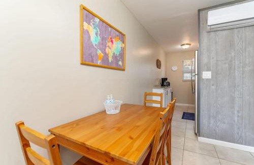 Santa Barbara Estates Apartment | Pet-Friendly One Bedroom Apartment Steps from Pompano Beach