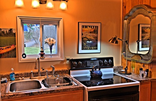 Malletts Bay Cottage | Dreamy Oceanfront Retreat with Breakfast & Family Amenities