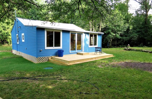 Malletts Bay Cottage | Dreamy Oceanfront Retreat with Breakfast & Family Amenities