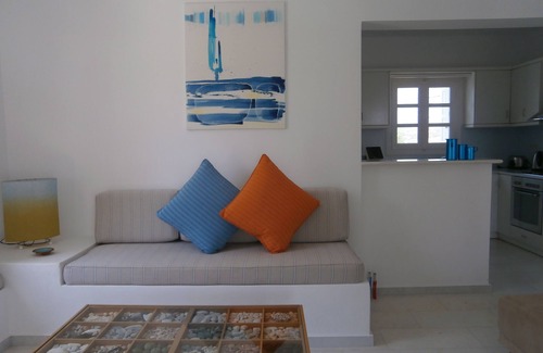 Kastraki Villa | Relaxing Retreat Near Alyko Beach with Beautiful Gardens