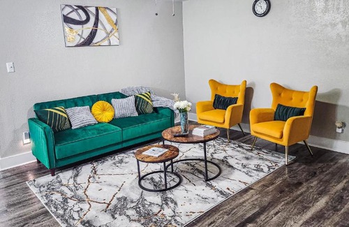 Arlington Apartment | Ideal Stay Near AT&T Stadium & Globe Life Park