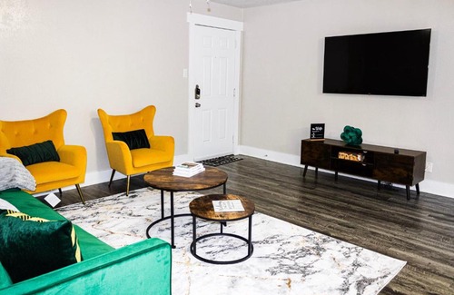 Arlington Apartment | Ideal Stay Near AT&T Stadium & Globe Life Park
