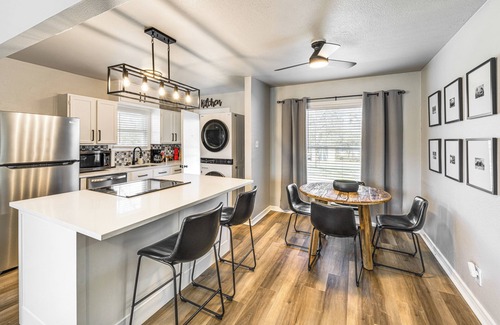Central Arlington House | Walk to AT&T Stadium: Home w/Patio & BBQ