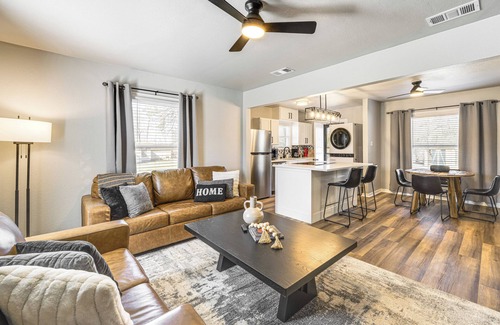 Central Arlington House | Walk to AT&T Stadium: Home w/Patio & BBQ