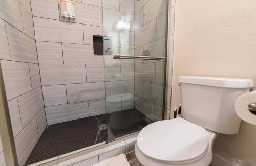 Arlington Apartment | Walk to ATT-Free Parking-Min to attractions-Modern