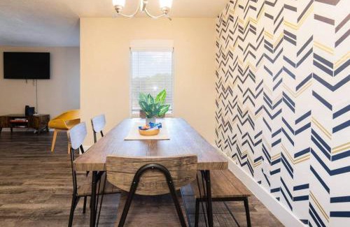 Arlington Apartment | Walk to ATT-Free Parking-Min to attractions-Modern