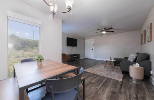 Arlington Apartment | Walk to ATT-Glblife-Free Parking-Min to attraction