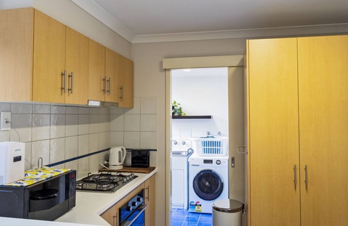 Wannanup House | Unwind Near Avalon Bay with Oceanfront Amenities