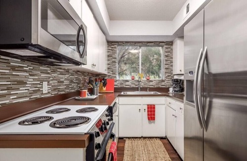 Zilker House | Prime Location Near Barton Springs Pool & Zilker Park