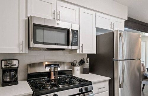 Zilker Apartment | Walk to Barton Springs | Guest Rated 10/10 & Pet Friendly