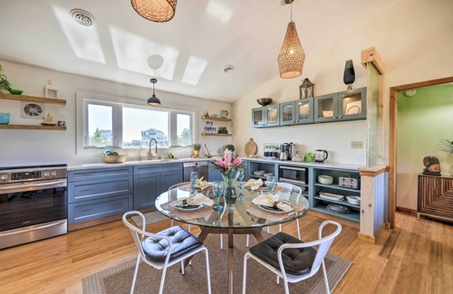Avon House | Guest Rated 10/10 Avon Home: Walk to Bay & Enjoy Amenities