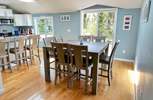 North Eastham House | Pet-Friendly Home Steps from Bay Side Beaches – Rated 9.8