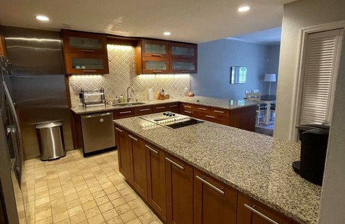Bayshore Beautiful House | Pet-Friendly Townhome Steps from Bayshore Boulevard