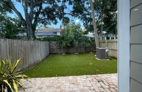 Bayshore Beautiful House | Pet-Friendly Townhome Steps from Bayshore Boulevard