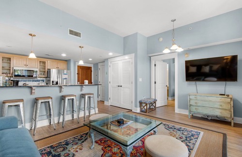Baytowne Wharf Condo | Discover Market Street Inn 541: Walk to Baytowne Wharf!