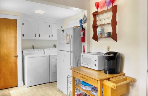 South Harwich Cottage | Beachside Retreat with AC, WiFi, and Screened Porch