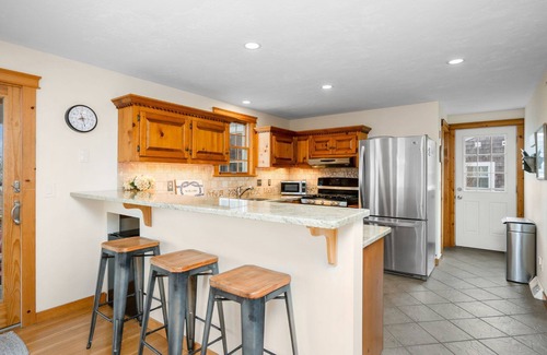 Sandwich House | Walk to beach, AC & WIFI, close to Cape Cod Canal