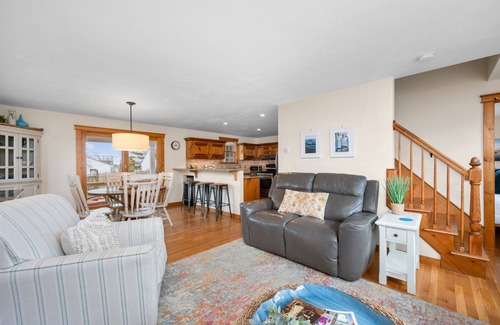 Sandwich House | Walk to beach, AC & WIFI, close to Cape Cod Canal