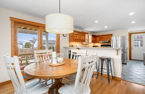 Sandwich House | Walk to beach, AC & WIFI, close to Cape Cod Canal