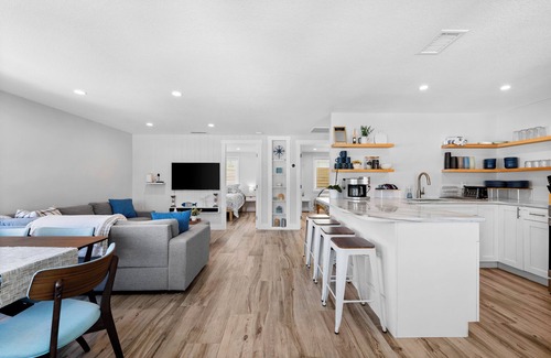 Laurel House | Beautifully Renovated Beach Home with Ocean View & Hot Tub
