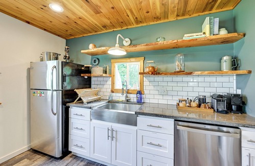 Neah Bay House | Walk to Beach: Creek-Front Sekiu Home w/Fire Pit!
