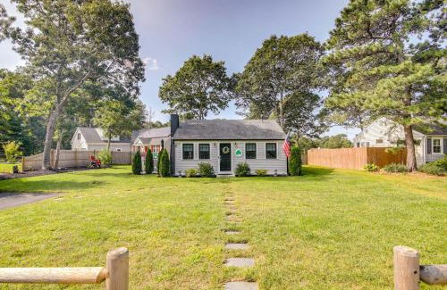 South Dennis House | Inviting Dennis Cottage - Steps from the Beach & Pet Friendly