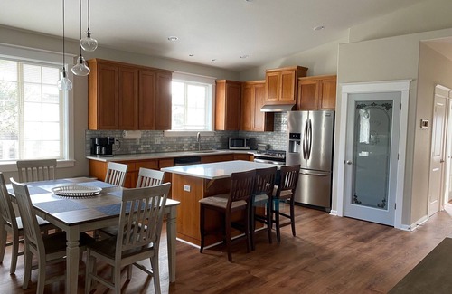 Long Beach House | Seaside Retreat: Steps to Beach, Trails & Golf Course