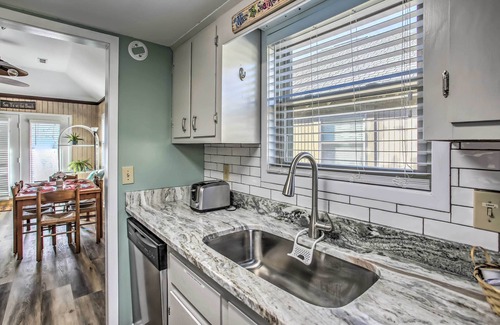 Myrtle Beach Cottage | Pet-Friendly Coastal Cottage Steps from the Beach