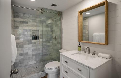 Kihei Apartment | Stylish Retreat Steps from Beaches and Shops with Pool!
