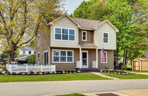 Edinboro House | Edinboro Cottage: Walk to Pat Crawford Beach, Guest Rated 10/10