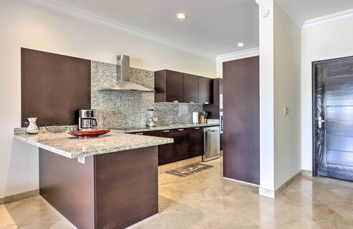 El Medano Ejidal Condo | Walk to Beach: Modern Cabo Condo w/Balcony!
