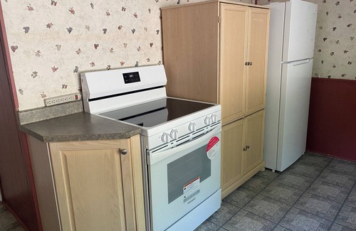 Stanhope Cottage | Walk to Beach - Parkside 3BR Cottage with King Bed & Screened Room