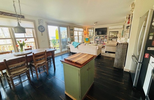 Biddeford House | Beachside Retreat: Pet-Friendly Stay with Ocean View