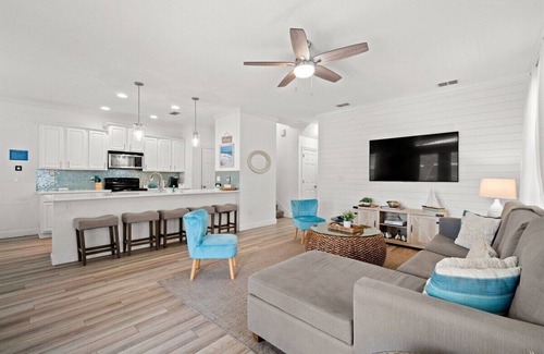 Crystal Beach Villa | Beachside Retreat with Resort Pool & Ocean Views