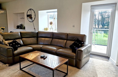 Marazion House | Walk to Beach - Sea View - Free Parking -Free WiFi