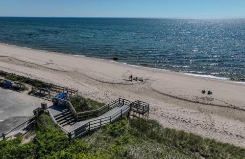 Truro House | Beachside Escape with Rooftop Deck and Family-Friendly Amenities