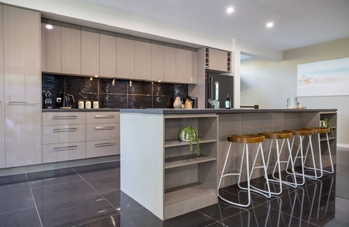 Lilli Pilli House | Oceanfront Retreat: Treetops by the Sea - Guest Rated 9.8