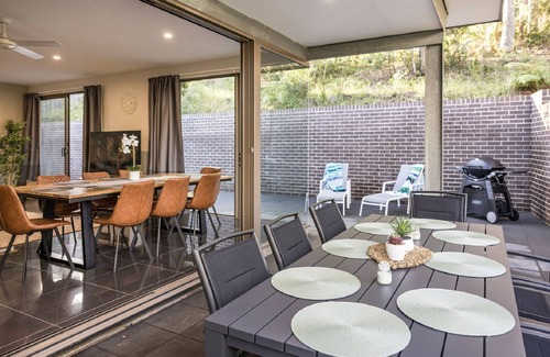 Lilli Pilli House | Oceanfront Retreat: Treetops by the Sea - Guest Rated 9.8