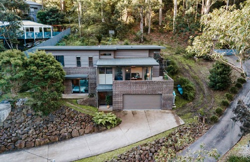 Lilli Pilli House | Oceanfront Retreat: Treetops by the Sea - Guest Rated 9.8
