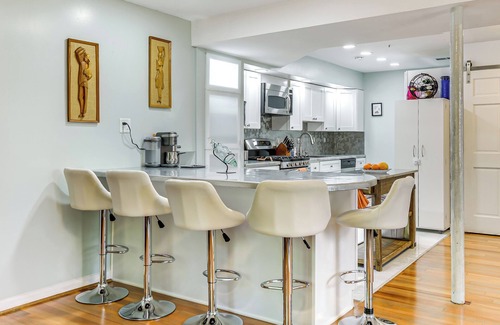 Lake Barcroft Apartment | Walk to Beaches: Family Lake Barcroft Retreat!