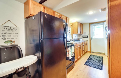 Pocono Lake House | Tranquil Pocono Lake Retreat: Steps to Beaches & Pool