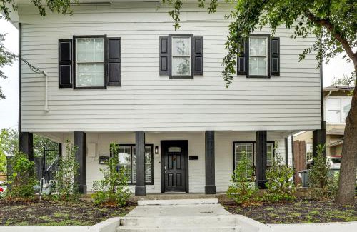 Oak Cliff Apartment | Walk to Bishop Arts District Home with Deck
