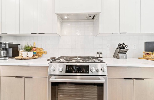 Southeast Boise House | Ideally Located Retreat with Hot Tub & Fast WiFi Access
