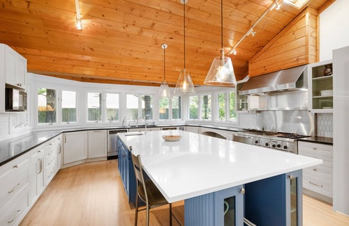 Harbert House | Steps from Cherry Beach: Chef's Kitchen & Yoga Studio