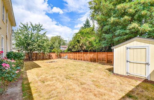 Scappoose House | Charming Scappoose Retreat with Spa and Hot Tub Access