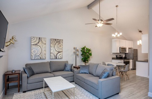 Mesa Grande House | Modern Condo with Pool and Kitchen in Prime Location