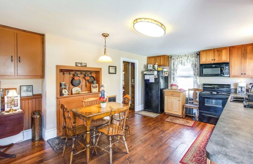 White Haven House | Charming Victorian Home w/ Porch near Hickory Run Park
