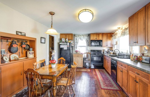White Haven House | Charming Victorian Home w/ Porch near Hickory Run Park