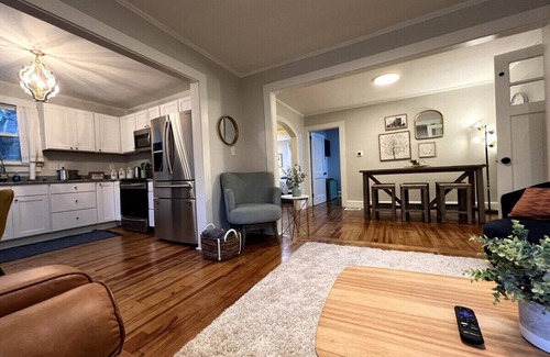 Kings Mountain House | Convenient Mid-Cent Retreat: Walk to Dining, Shops & Coffee