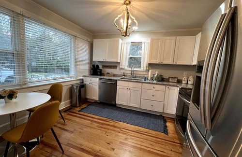 Kings Mountain House | Convenient Mid-Cent Retreat: Walk to Dining, Shops & Coffee